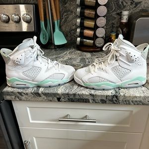 WMNS Air Jordan 6 Retro 'Mint Foam’ size 9